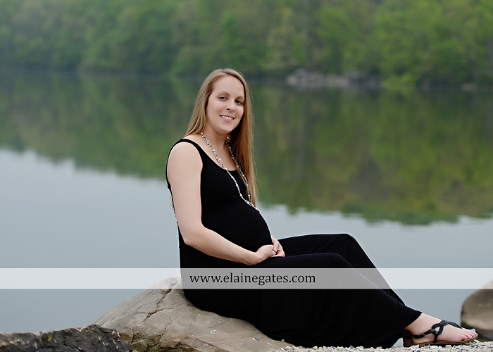 Mechanicsburg Central PA portrait photographer maternity outdoor field pinchot state park Lewisberry lake water boat dock holding hands kiss jb 4