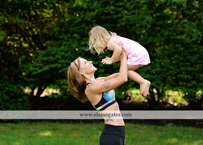 mechanicsburg-central-pa-business-corporate-michelle-ramsay-fitness-indoor-weights-bands-muscle-stretch-personal-trainer-outdoor-daughter-grass-plank-mr-01