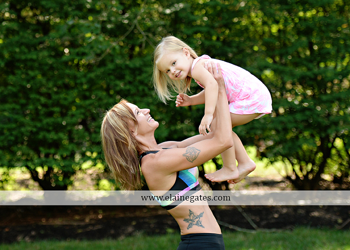 mechanicsburg-central-pa-business-corporate-michelle-ramsay-fitness-indoor-weights-bands-muscle-stretch-personal-trainer-outdoor-daughter-grass-plank-mr-09