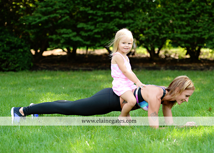 mechanicsburg-central-pa-business-corporate-michelle-ramsay-fitness-indoor-weights-bands-muscle-stretch-personal-trainer-outdoor-daughter-grass-plank-mr-10
