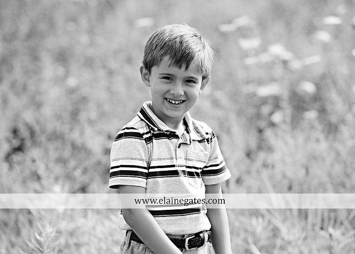 mechanicsburg-central-pa-family-portrait-photographer-outdoor-father-mother-brother-sister-son-daughter-field-siblings-extended-family-husband-wife-kids-children-baseball-dance-sf-04