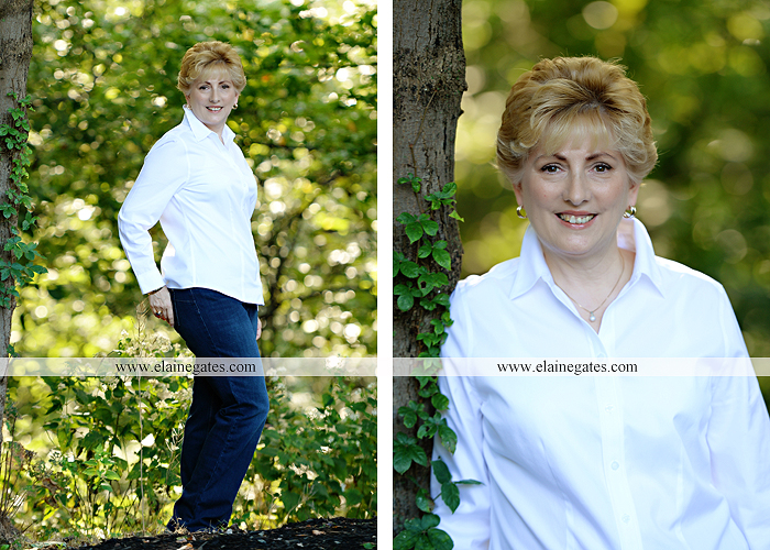 mechanicsburg-central-pa-family-portrait-photographer-outdoor-husband-wife-father-woods-trees-forest-hug-kiss-dogs-couple-love-family-sm-01