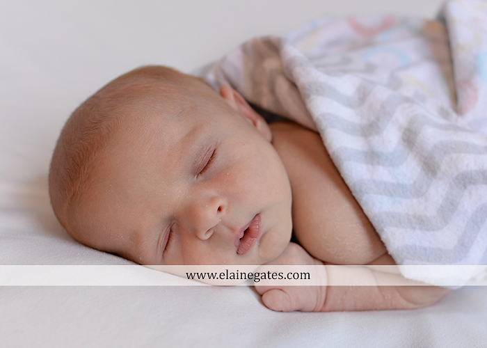 Mechanicsburg Central PA newborn baby portrait photographer boy sleeping blanket knit hat foot hand father dad mom mother kiss mb 01