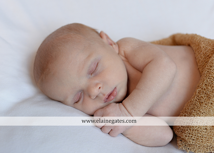 Mechanicsburg Central PA newborn baby portrait photographer boy sleeping blanket knit hat foot hand father dad mom mother kiss mb 05