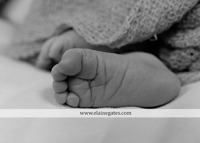 Mechanicsburg Central PA newborn baby portrait photographer boy sleeping blanket knit hat foot hand father dad mom mother kiss mb 06