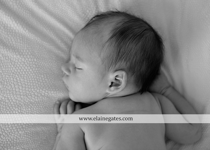 mechanicsburg-central-pa-newborn-baby-portrait-photographer-boy-sleeping-blanket-knit-hat-stool-brother-kiss-mother-father-feet-family-ad-03