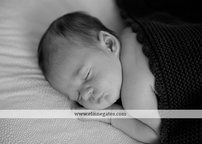mechanicsburg-central-pa-newborn-baby-portrait-photographer-boy-sleeping-blanket-knit-hat-stool-brother-kiss-mother-father-feet-family-ad-04