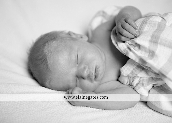 mechanicsburg-central-pa-newborn-baby-portrait-photographer-boy-sleeping-outdoor-family-mother-father-grandparents-indoor-blanket-knit-hat-ole-miss-basket-cp-06