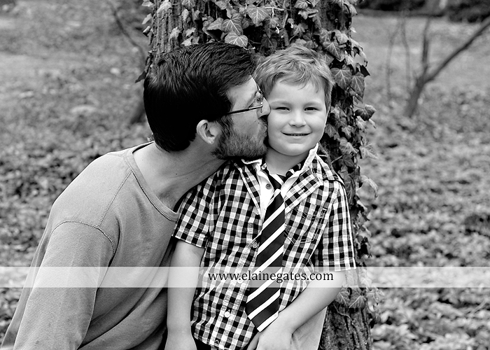 Mechanicsburg Central PA newborn baby portrait photographer girl sleeping indoor blanket brother bow tutu outdoor trees father mother family km 14